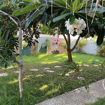 Tiga Spies Hostel Kuta  エクステリア 写真