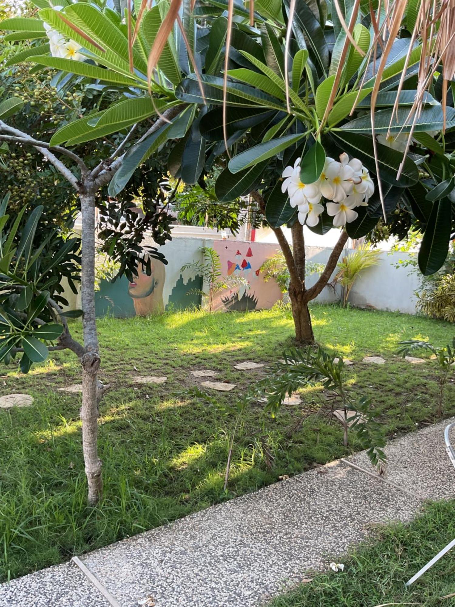 Tiga Spies Hostel Kuta  エクステリア 写真