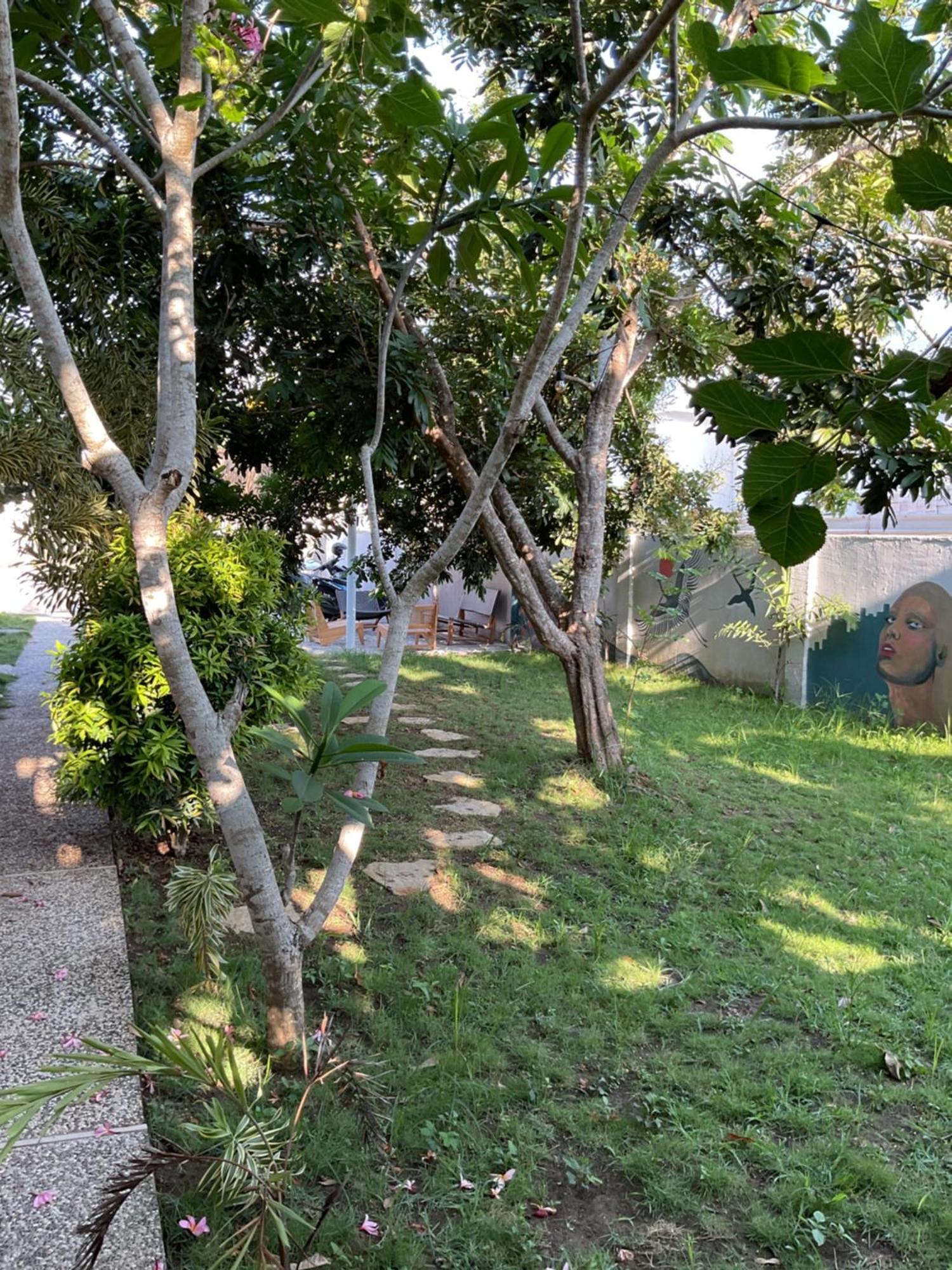 Tiga Spies Hostel Kuta  エクステリア 写真