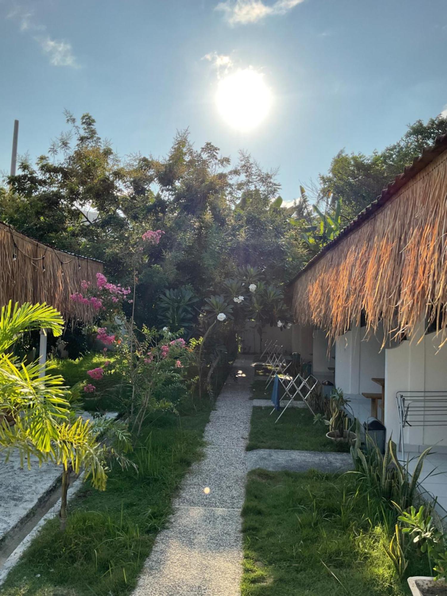 Tiga Spies Hostel Kuta  エクステリア 写真
